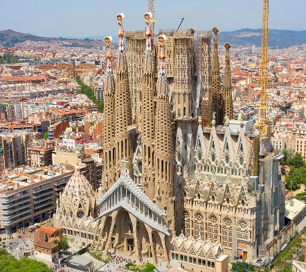 Spain Tour - Visit Sagrada Familia in Barcelona, a masterpiece of Gaudí
