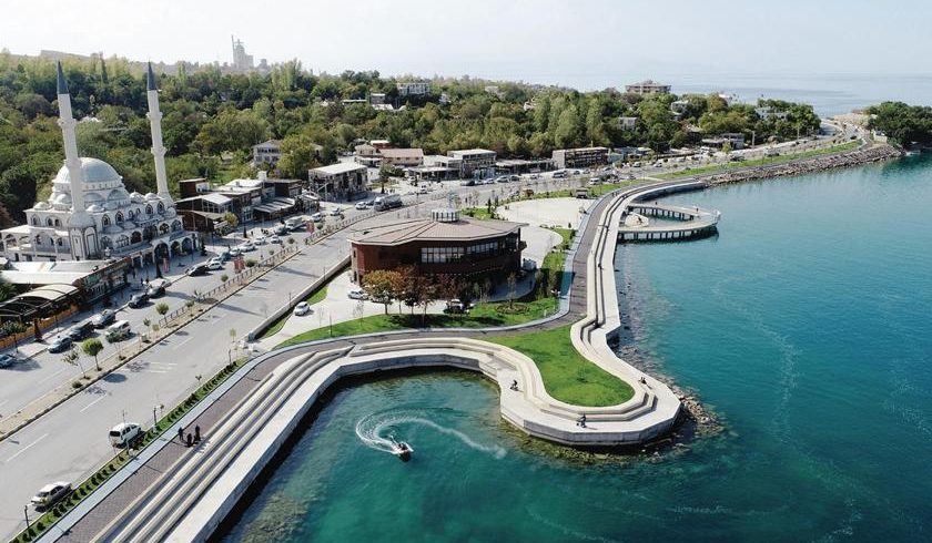 Van Turkey Tour - Scenic Views of Van City
